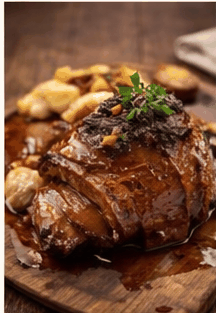 Rezeptfoto: Klassischer Schmorbraten mit dunkler Sauce (Feiertagsessen)